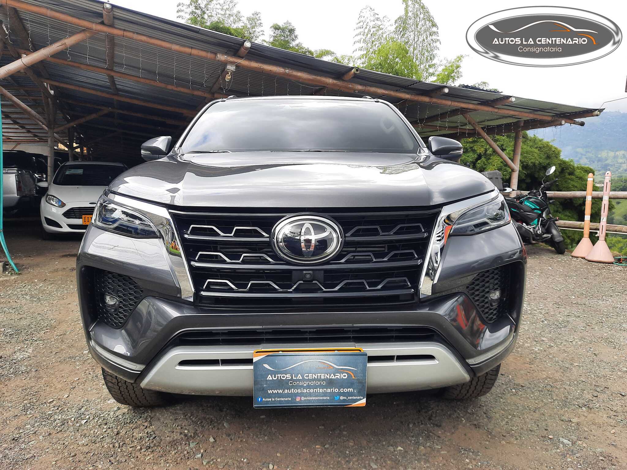 Toyota-FORTUNER SRV 4X2