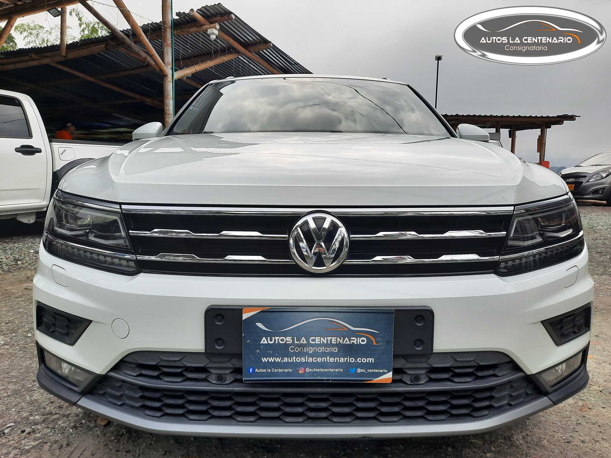 Volkswagen-TIGUAN COMFORTLINE AT 4X4 2.0CC TURBO 7 PUESTOS 4MOTION